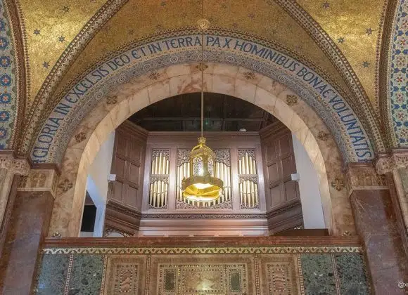 Fitzrovia Chapel interior. Credit: @xrispix